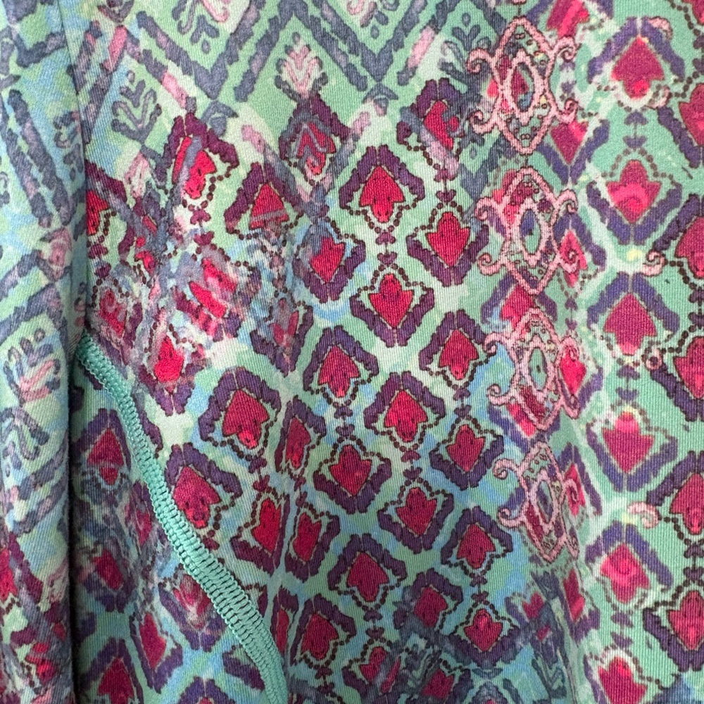 Title Nine Grace Long Sleeve Performance Top - Geo Diamond Print - Size L - Picture 4 of 9